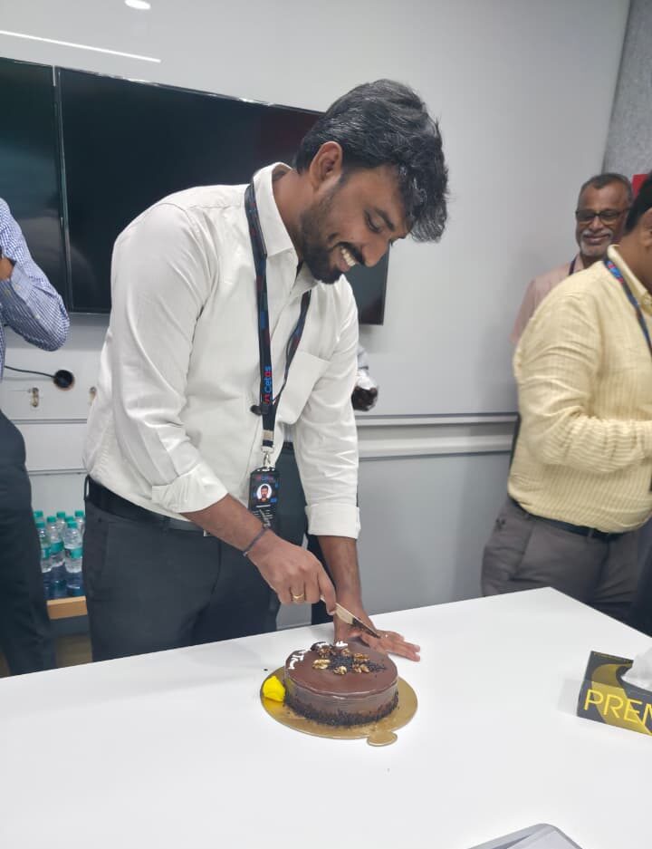cetas-team-cake-cutting-celebration